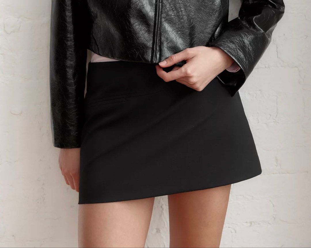 Zara Black Mini Skirt XL (PLUS SIZE) (Category: Skirts) located in Pasay City. Submitted by missnayeon (Listing ID 1437211658, Image 1). Description: - Zara black mini skirt - Size: XL (34 inches waistline) - original price: 1,995.