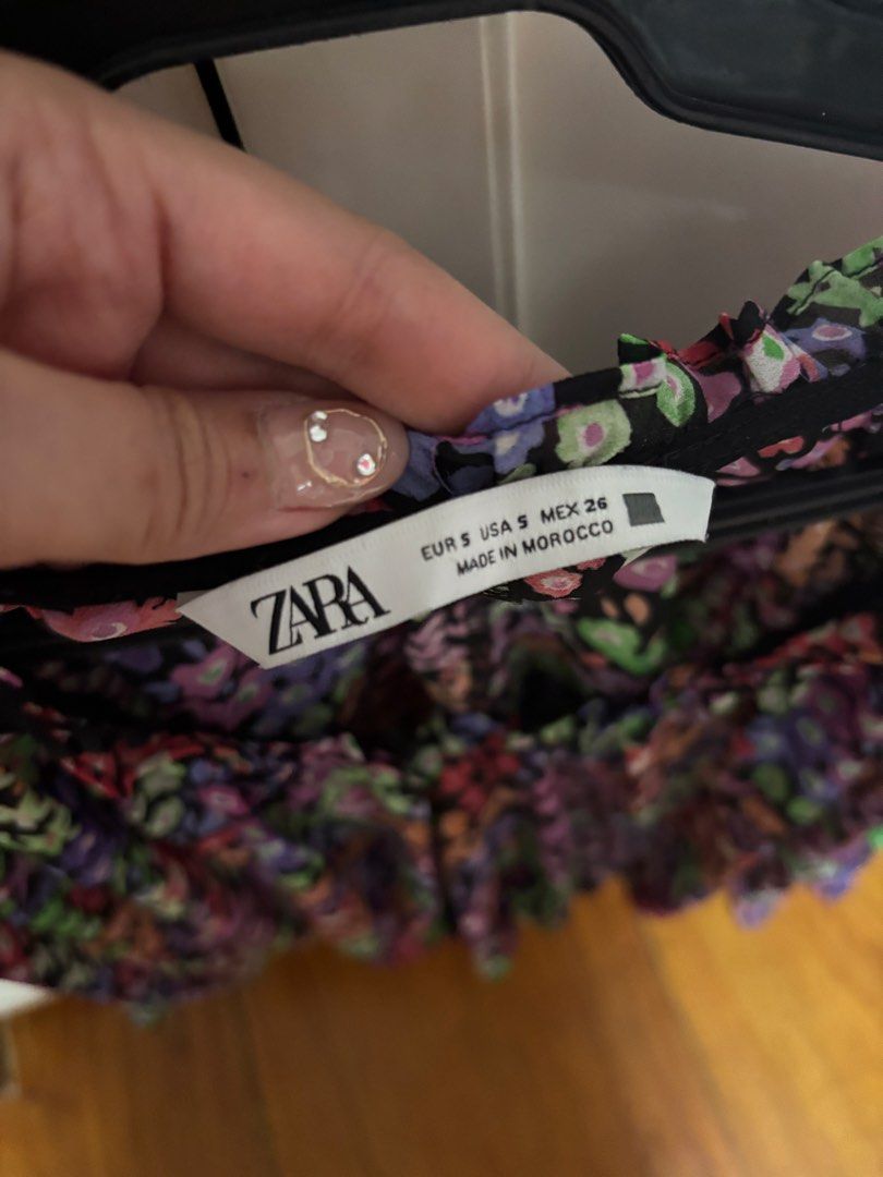 Zara Floral Blouse (semi cropped) (Category: Blouses) located in Quezon City. Submitted by cccarla_bc (Listing ID 1437314928, Image 2). Description: .