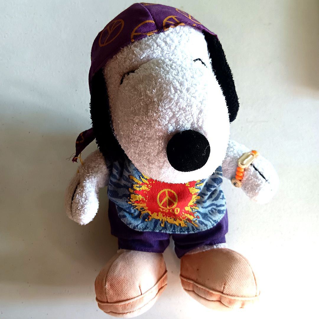 2000 Vintage McDonalds Snoopy Plushie (Category: Plushies & Soft Toys) located in Cainta. Submitted by watchmanart (Listing ID 1436520563, Image 1). Description: 2000 Vintage McDonalds Peanuts 50th Anniversary Peace and Love Snoopy Plushie. What you see is what you get. Shipping via JNT or LalaMove Meetup if near SanMateo, Rizal.