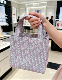 (Category: ) located in . Submitted by sellora_fashion (Listing ID 1437551895, Image 1). Description: .