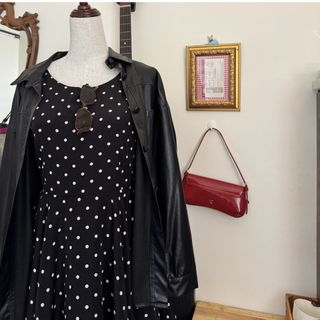 (Category: ) located in . Submitted by lovednwardrobe (Listing ID 1437505252, Image 1). Description: .