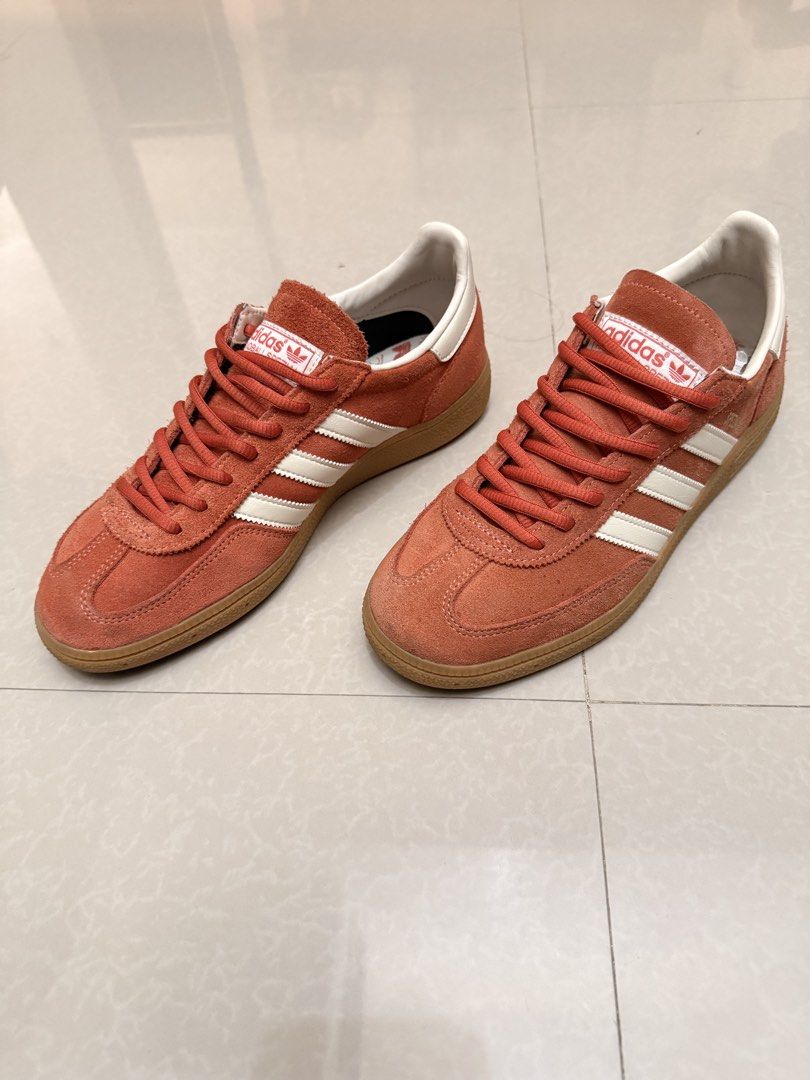 Adidas Handball Spezial Preloved Red (Category: Sneakers) located in Lipa City. Submitted by xxkurosuxx (Listing ID 1437412908, Image 2). Description: - Adidas Handball Spezial Preloved Res - Includes original box - Extra pair of laces included - Size indicated on box - Suede upper - Gum sole -US 8 UK 7.5 FR 41 1/3 JPN 260 CHN 255.