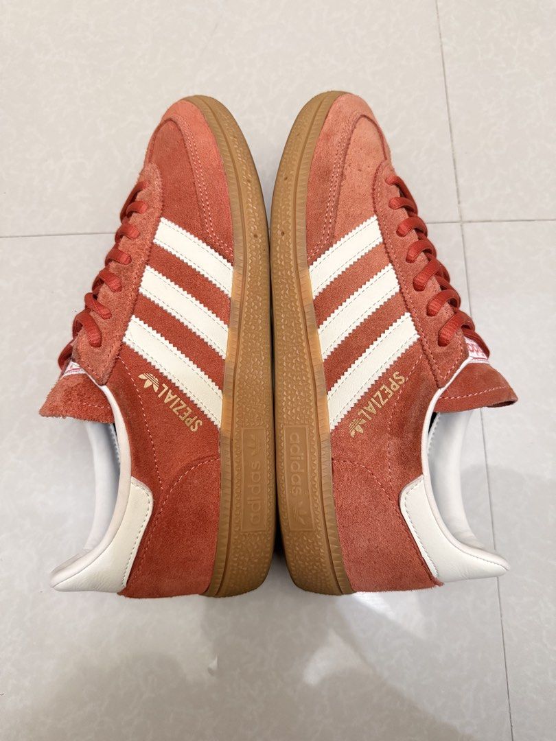 Adidas Handball Spezial Preloved Red (Category: Sneakers) located in Lipa City. Submitted by xxkurosuxx (Listing ID 1437412908, Image 3). Description: - Adidas Handball Spezial Preloved Res - Includes original box - Extra pair of laces included - Size indicated on box - Suede upper - Gum sole -US 8 UK 7.5 FR 41 1/3 JPN 260 CHN 255.