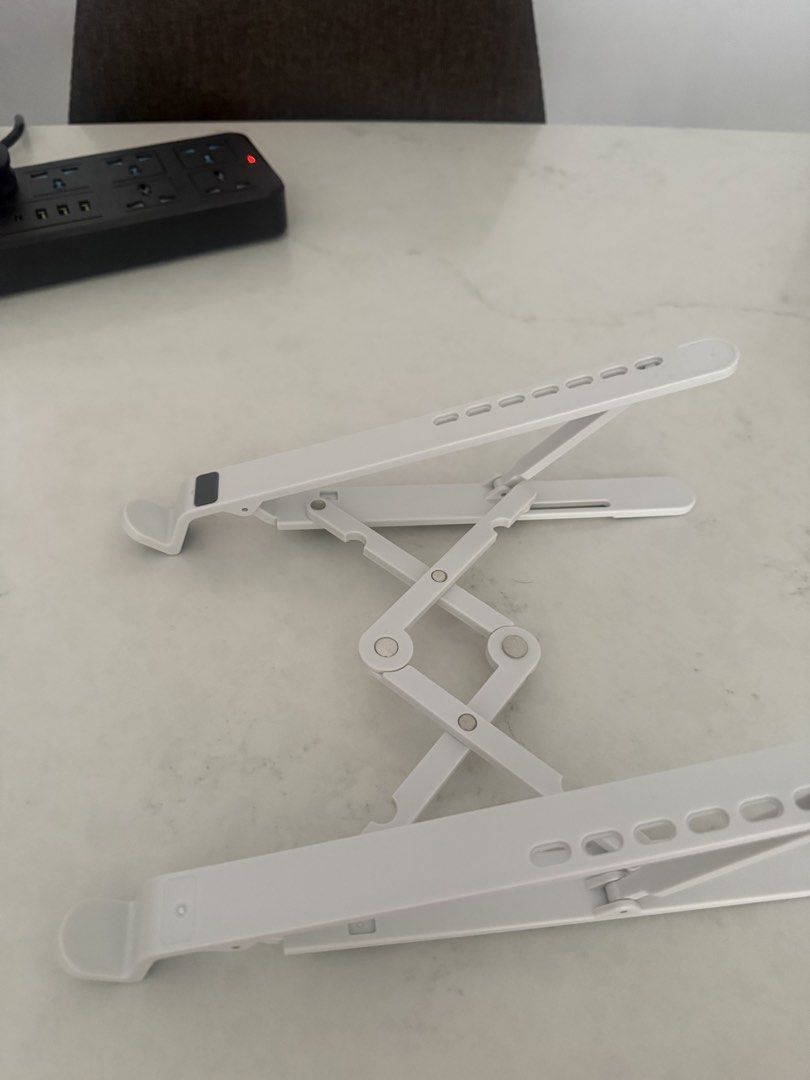 Adjustable Laptop Stand451773394238187521