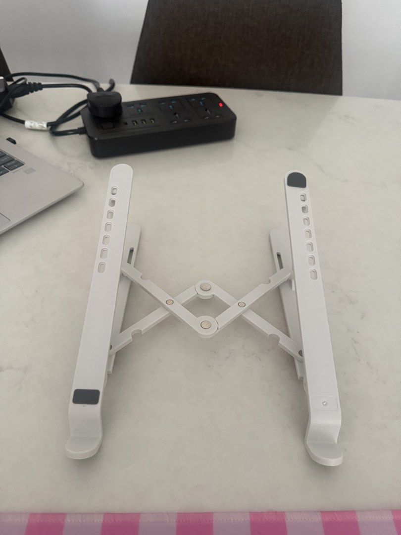 Adjustable Laptop Stand451773394238187522