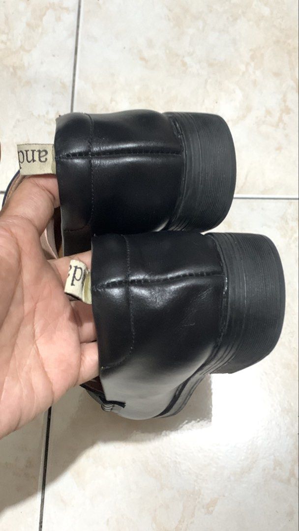 Andante Black Nineties Loafers (Category: Loafers) located in Quezon City. Submitted by gofundgill (Listing ID 1437545120, Image 2). Description: Bought from another seller. Used a few times. Wala na yung branding sa sole tho No flaws. As much as I’d like to keep this, unfortunately di bagay sakin. Last price. Size 7/37 ladies..