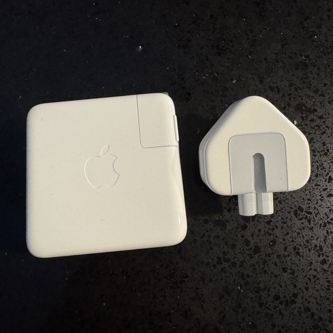 Apple 61W USB-C Power Adapter452138084410347520