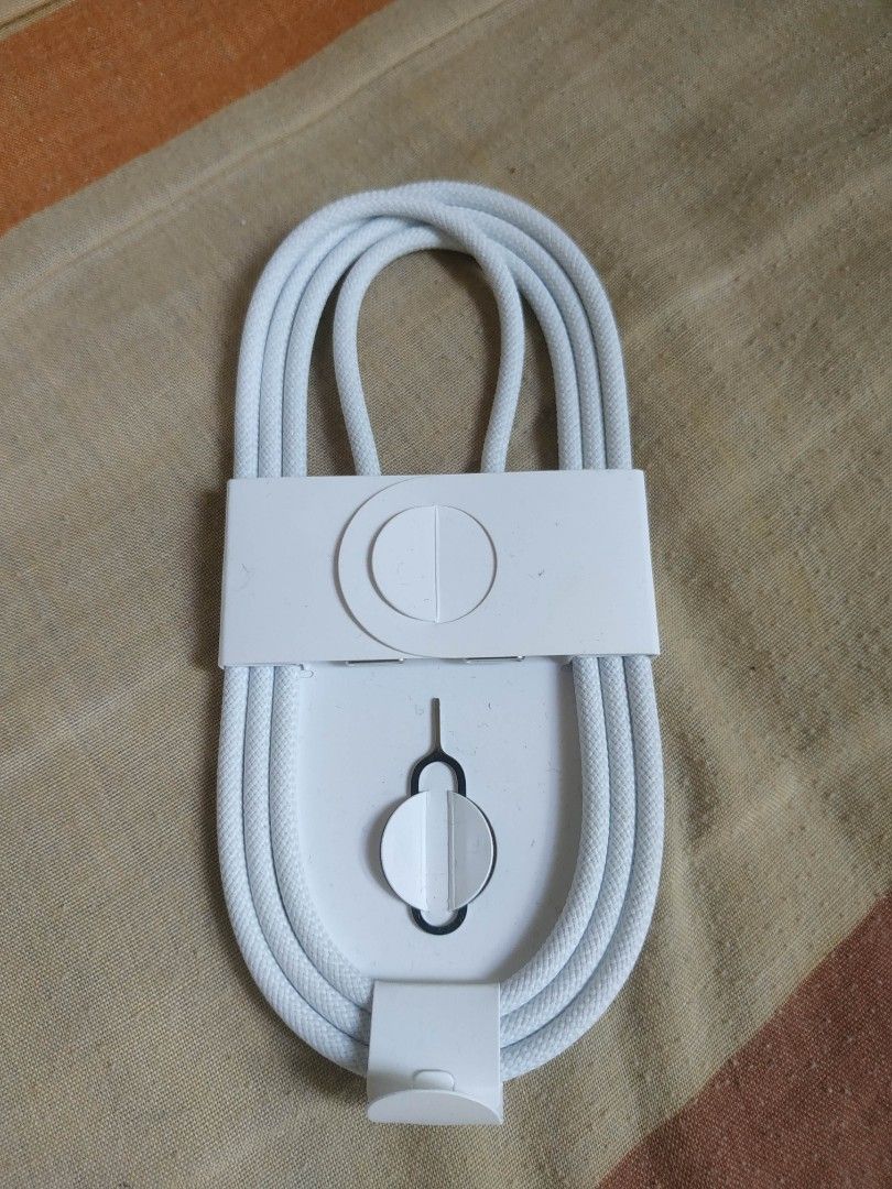Apple and UGREEN Cables and Adapters452274809682022401