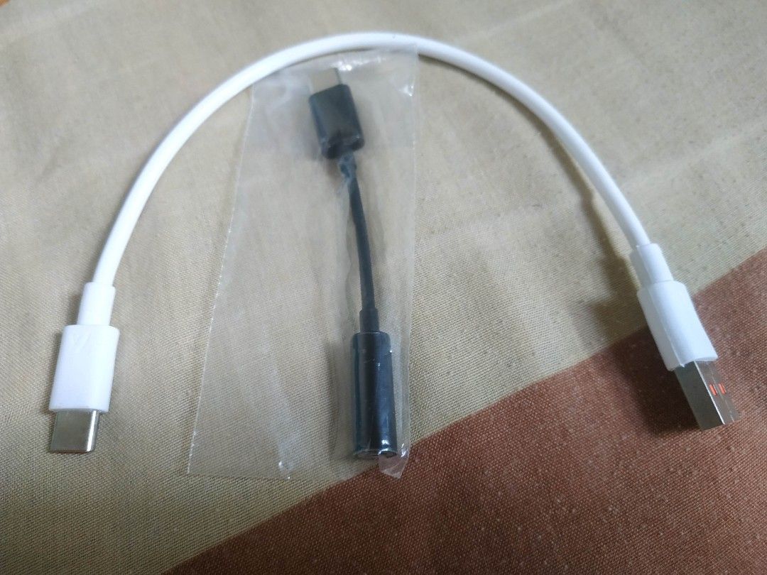 Apple and UGREEN Cables and Adapters452274809682022404