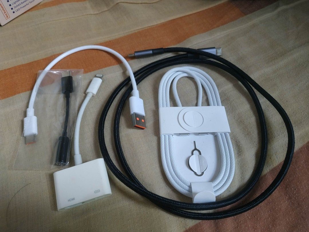 Apple and UGREEN Cables and Adapters452274809682022400