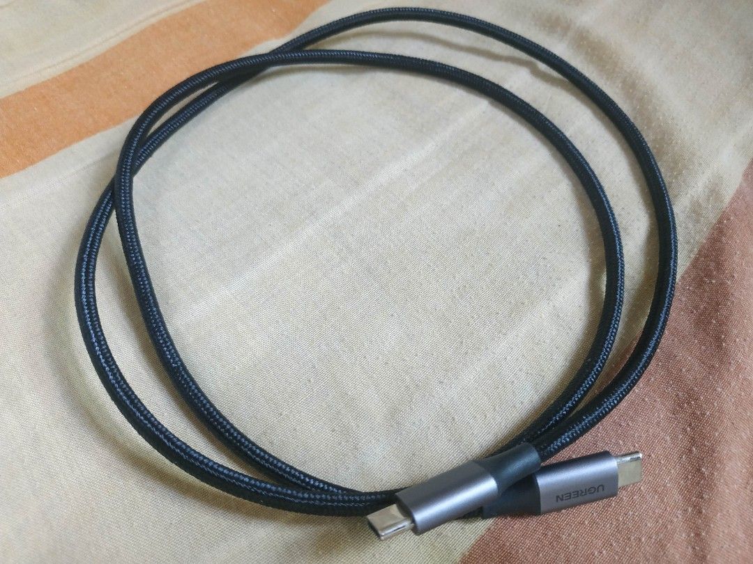 Apple and UGREEN Cables and Adapters452274809682022402