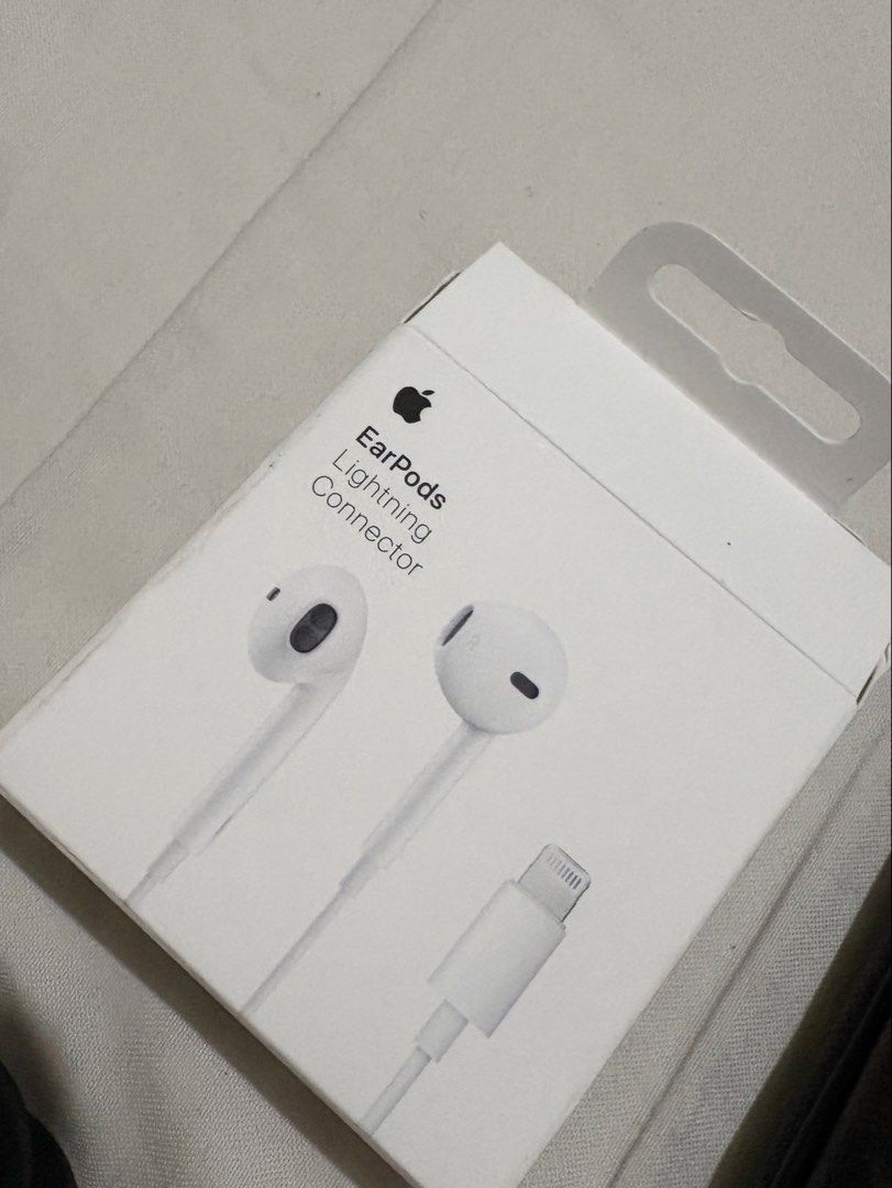 Apple Earpods Lightning (Category: Earphones) located in Mandaluyong City. Submitted by skylistings_c (Listing ID 1437577097, Image 3). Description: Bought it on March 27 in Cebu at Digital Walker (powermac authorized reseller) Used once for flight back only since I forgot my airpod in Manila and I needed it for airport and flight. .