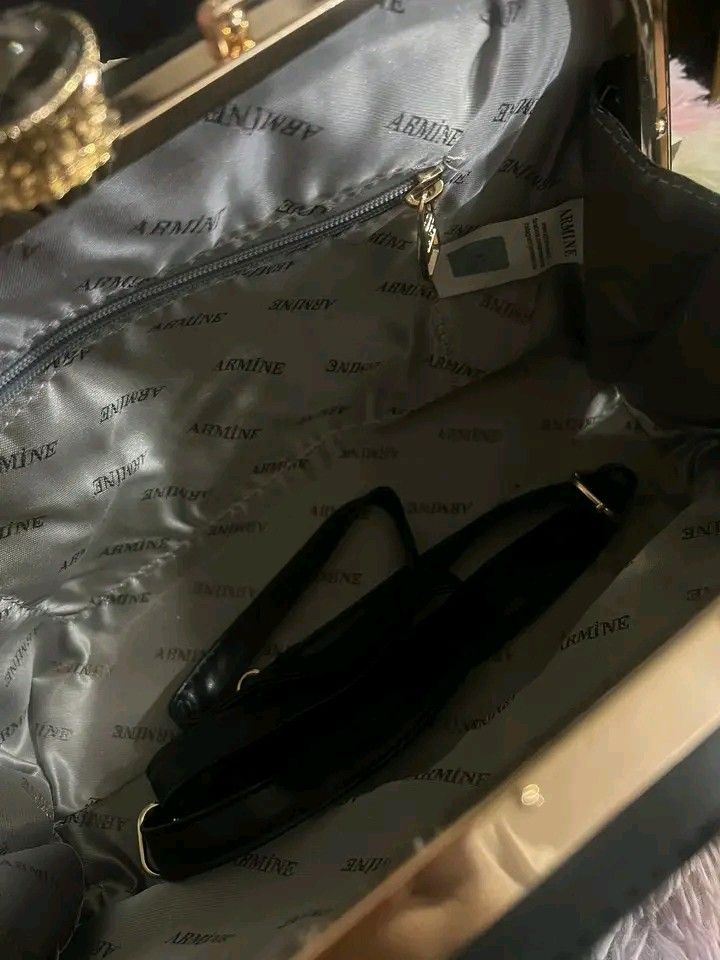 Armine (Category: Luxury Bags & Wallets) located in Marikina City. Submitted by ms.crybabe (Listing ID 1437432460, Image 3). Description: Authentic armine bag‼️‼️ Brandnew sale at 800‼️‼️ Market price is 1,500 up😱.