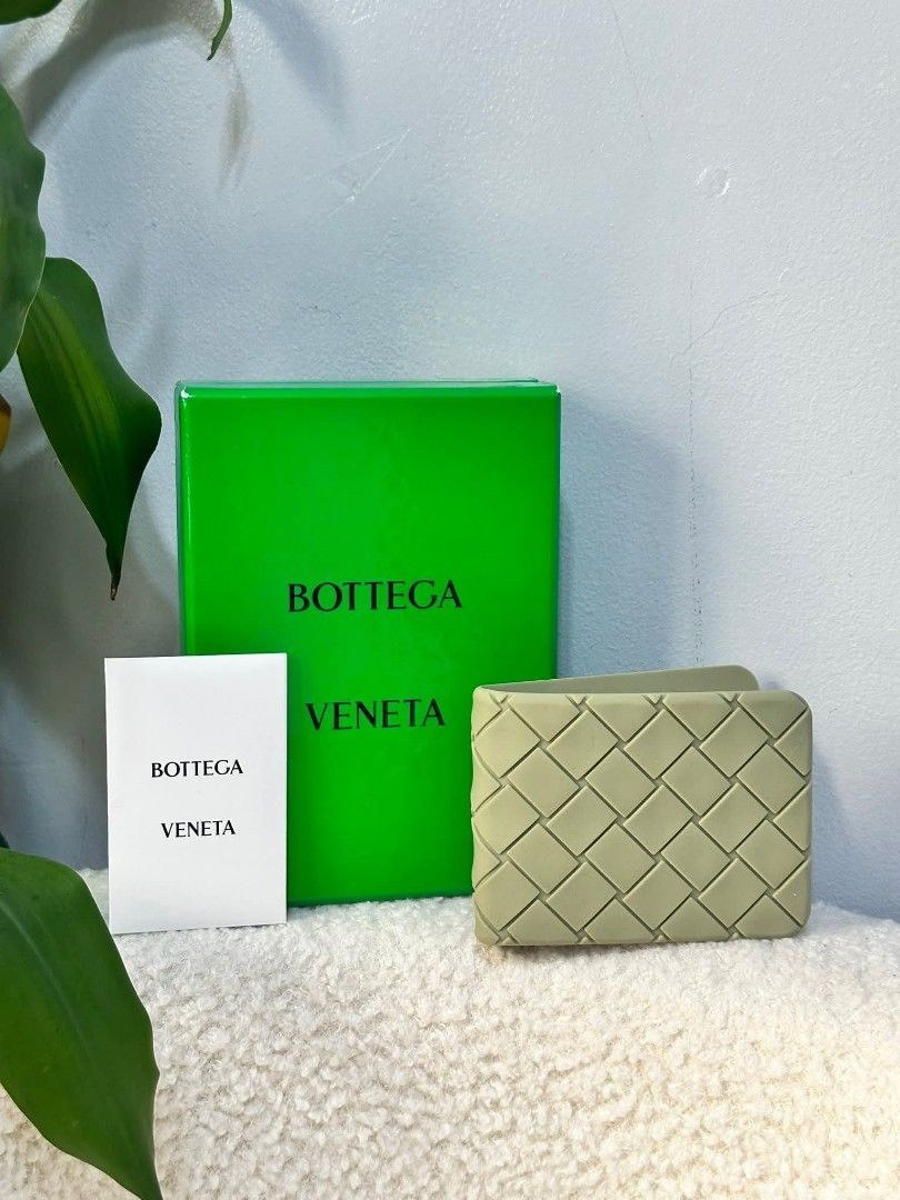 Authentic Bottega Veneta Wallet Men’s Bifold (Category: Luxury Bags & Wallets) located in Marikina City. Submitted by aussiemaan (Listing ID 1425206305, Image 1). Description: BV Wallet Men’s Bifold 2x lang nagamit💕 5.12 Sa BV STORE mismo nabili..