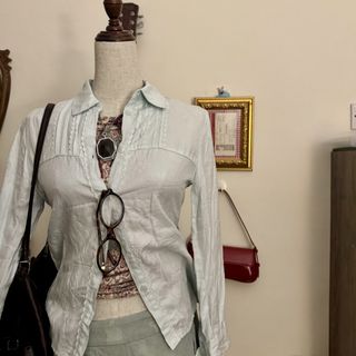 (Category: ) located in . Submitted by lovednwardrobe (Listing ID 1437465001, Image 1). Description: .