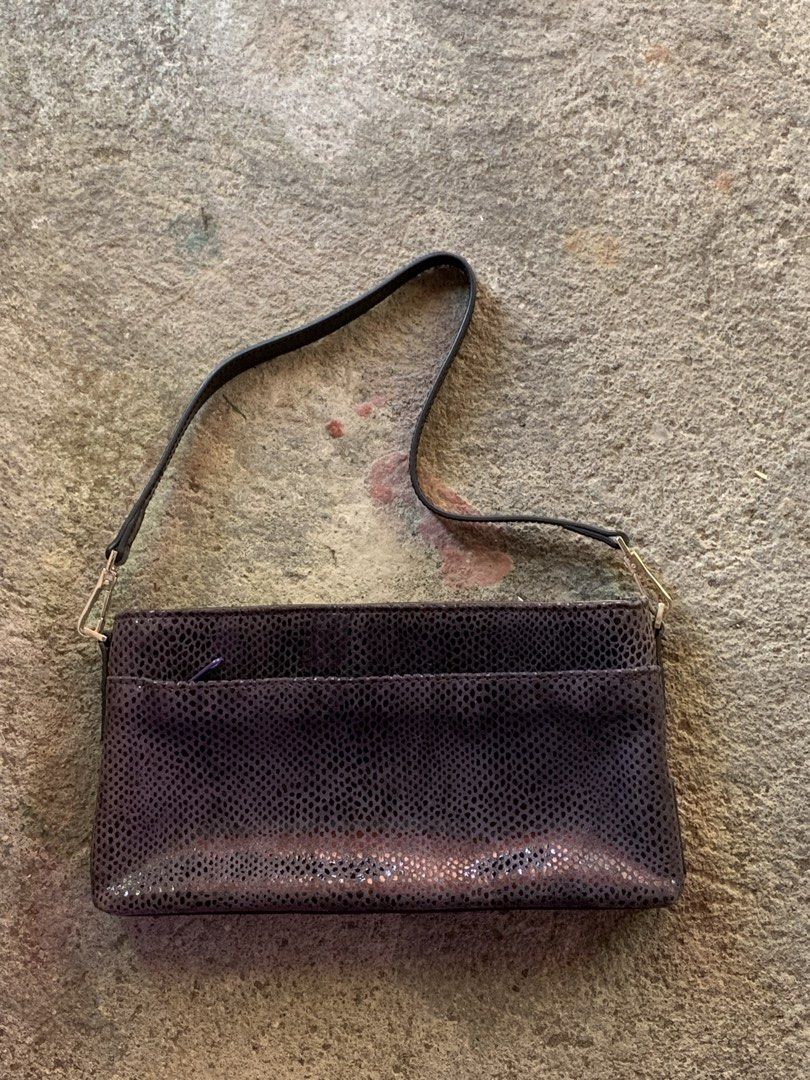 Balmain Shoulder Bag (Category: Luxury Bags & Wallets) located in Manila. Submitted by t.nicole_revilla (Listing ID 1437438513, Image 1). Description: - Balmain shoulder bag - Dark purple color - Zipper closure - Small handle - Interior pocket - Textured exterior - Gold-colored hardware - Ideal for everyday use.