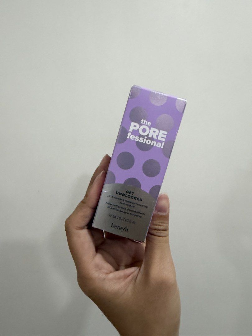 Benefit cleansing oil (Category: Face Care) located in Quezon City. Submitted by destashingmycloset (Listing ID 1437411919, Image 1). Description: .