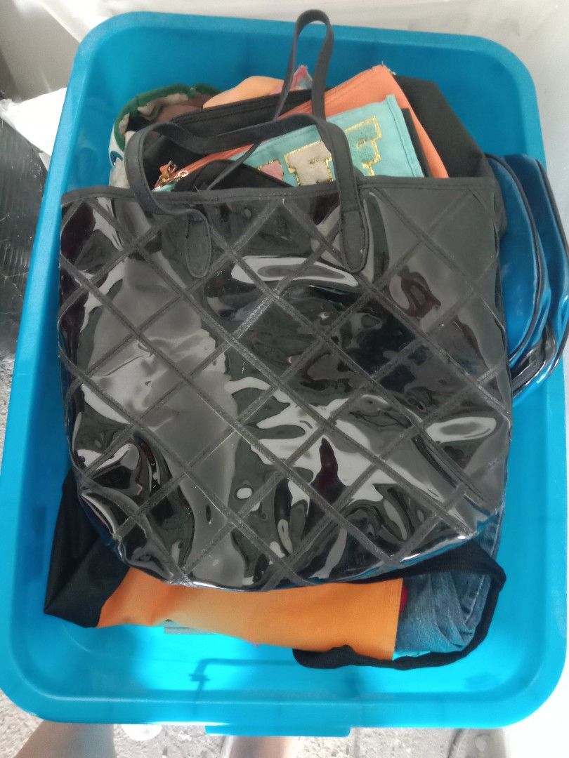 Benetton transparent Tote Bag (Category: Tote Bags) located in Bulacan. Submitted by chubbylicious (Listing ID 1437512040, Image 1). Description: authentic transparetn tote bag add sf payment first.