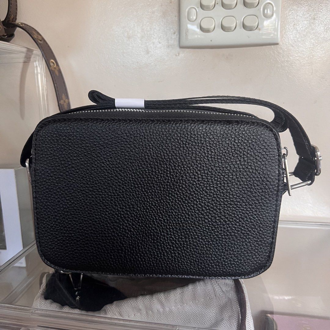 Black cam bag (Category: Cross-body Bags) located in Cotabato. Submitted by kokipsy76 (Listing ID 1437408916, Image 3). Description: New No return no exchange .