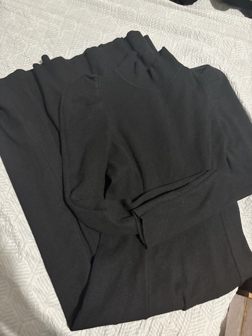 Black Long Sleeve Turtle Neck Dress (Category: Dresses) located in Makati City. Submitted by sagexoxo (Listing ID 1437453008, Image 2). Description: - Black long-sleeved - Turtle Neck - Fitted - Comfortable, thick fabric - Sophisticated look - Solid black color - haba hanggang lagpas tuhod (im 5,6) rfs: used once for an event.