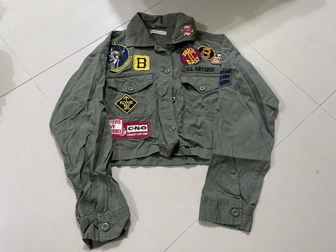 Browny Patchwork Cropped Jacket (Category: Coats, Jackets and Outerwear) located in Puchong. Submitted by m00chi_ (Listing ID 1437492885, Image 1). Description: -Crop top boxy jacket -Size S -baru pakai sekali je -price include postage!!.