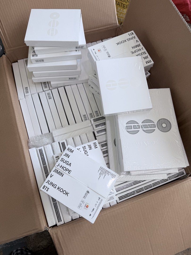 BTS ARIRANG ALBUM (Category: CDs & DVDs) located in Rizal. Submitted by smyb0925 (Listing ID 1437477684, Image 2). Description: BTS ARIRANG Rooted in Music 600 ❌soldout Rooted in Korea 600 Living Legend 850 ❌soldout + 250 for POB Photocard (purchase w/ album) Brand new Sealed 1000% official.