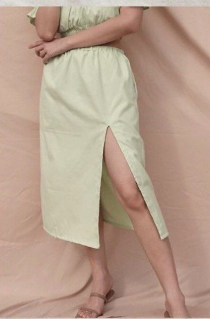 ByMeadow Apple Green Slit Skirt (Category: Skirts) located in Manila. Submitted by cheddarph (Listing ID 1437544948, Image 1). Description: .