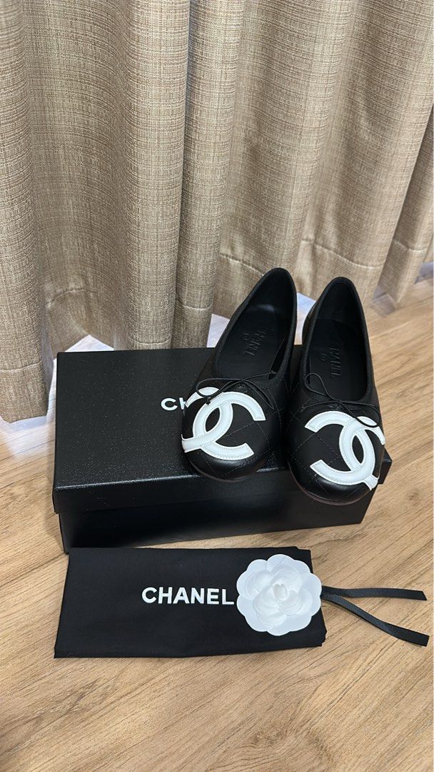 Chanel Cambon Flats (Category: Flats & Sandals) located in Manila. Submitted by luvsosa (Listing ID 1437442363, Image 1). Description: -All sizes are Available -J&T or Lalamove 📍Manila.