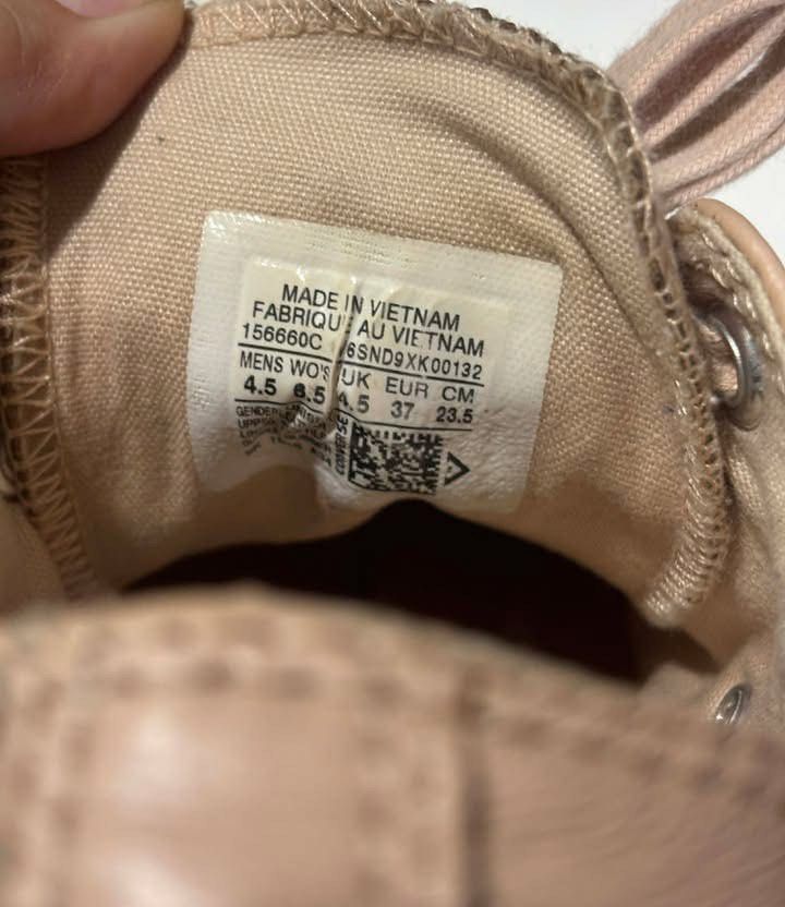Converse leather (Category: Sneakers) located in Manila. Submitted by mariellmobii (Listing ID 1437534412, Image 3). Description: .