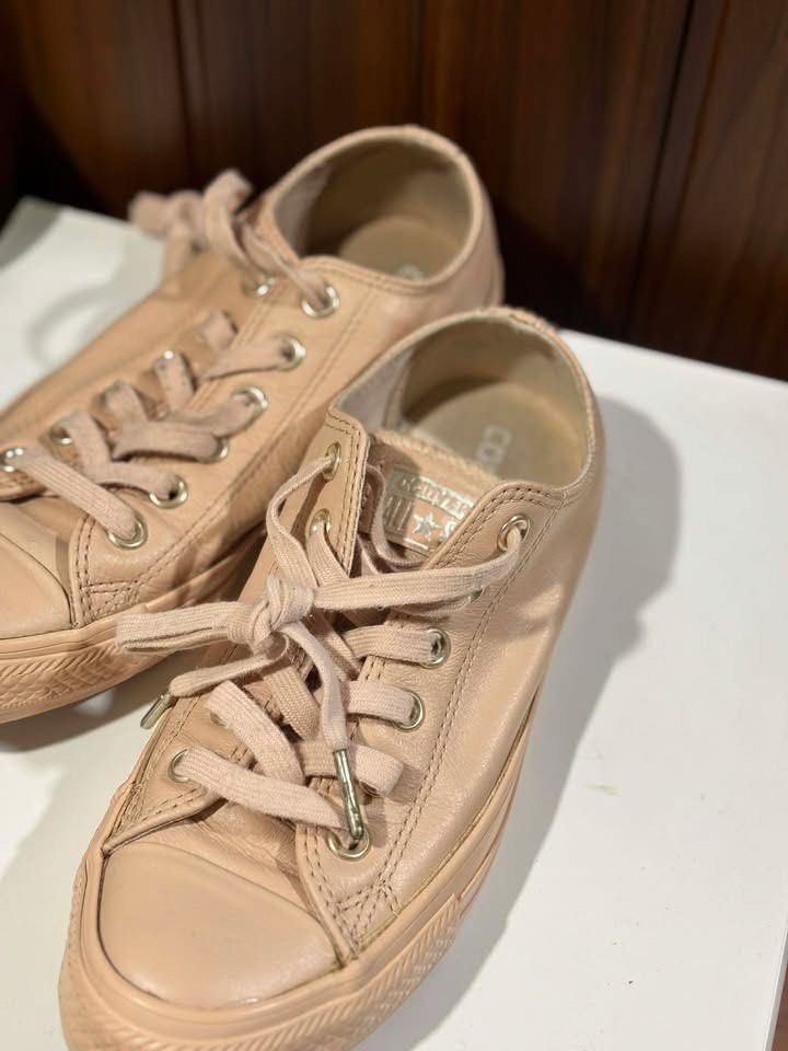 Converse leather (Category: Sneakers) located in Manila. Submitted by mariellmobii (Listing ID 1437534412, Image 2). Description: .
