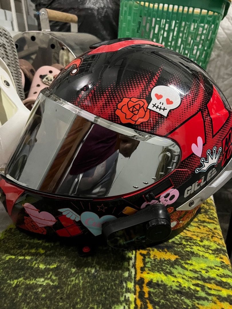 Couple used helmets with intercom (Category: Everything Else Others) located in Manila. Submitted by gevirlyn (Listing ID 1437508955, Image 1). Description: Used but not abuse.