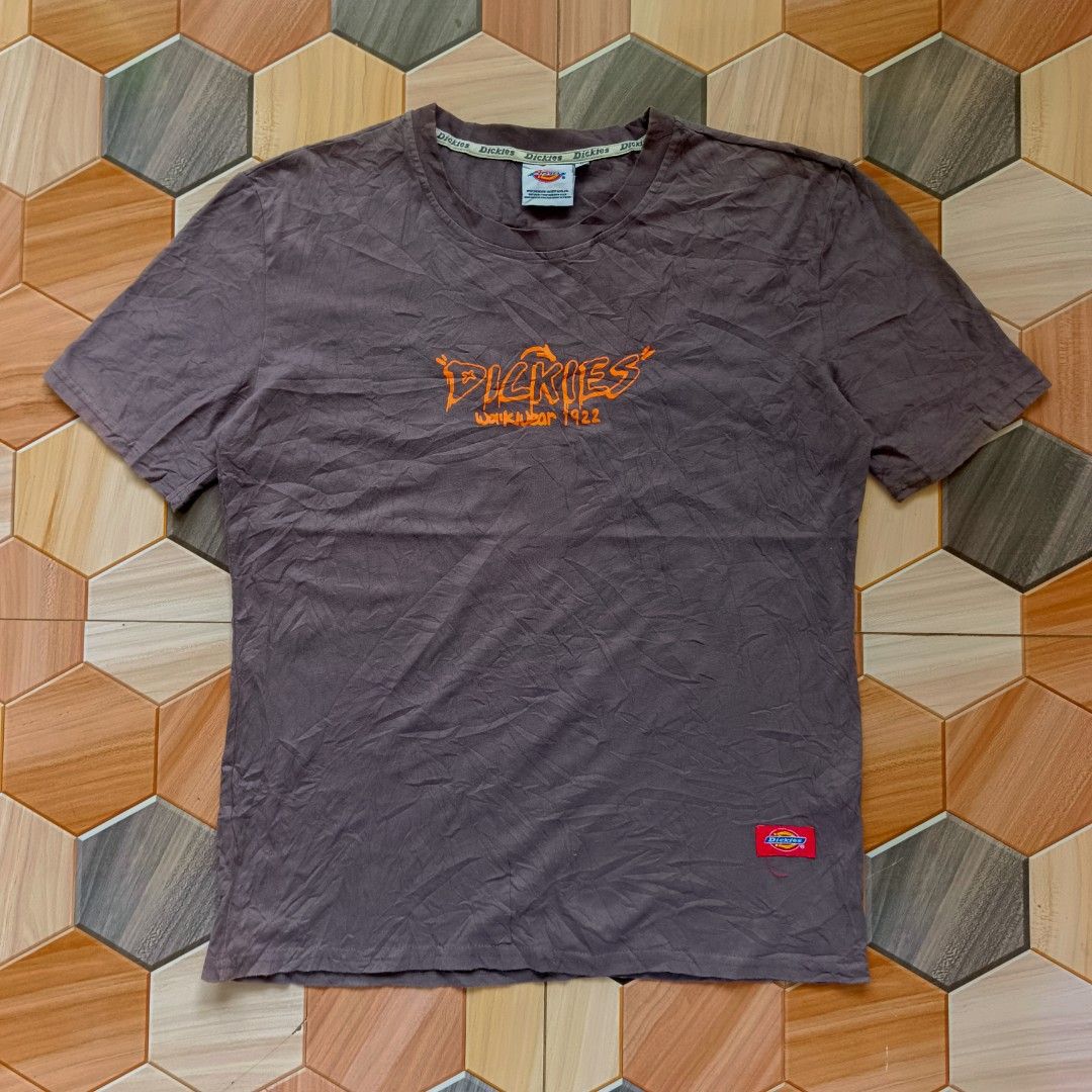 Dickies Graphic T-Shirt - Size L (Category: Tshirts & Polo Shirts ) located in Manila. Submitted by caps08 (Listing ID 1437456442, Image 1). Description: - Dickies t-shirt - Size: Large - Color: Brown -Height: 26.5 -Waist: 24 - Features front and back graphic prints - Crew neck - Small Dickies logo patch on front - Made by Williamson-Dickie Mfg. Co..
