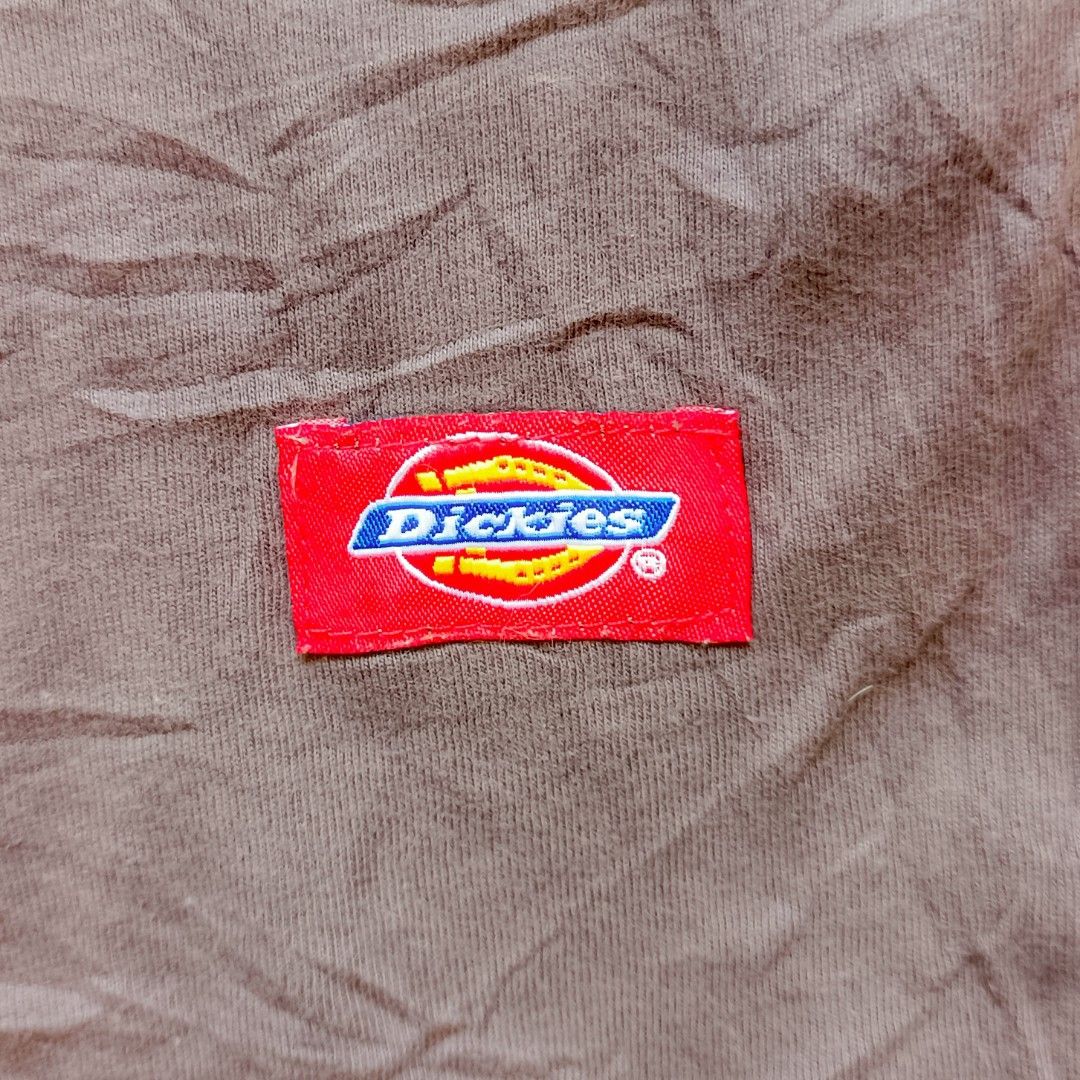 Dickies Graphic T-Shirt - Size L (Category: Tshirts & Polo Shirts ) located in Manila. Submitted by caps08 (Listing ID 1437456442, Image 3). Description: - Dickies t-shirt - Size: Large - Color: Brown -Height: 26.5 -Waist: 24 - Features front and back graphic prints - Crew neck - Small Dickies logo patch on front - Made by Williamson-Dickie Mfg. Co..