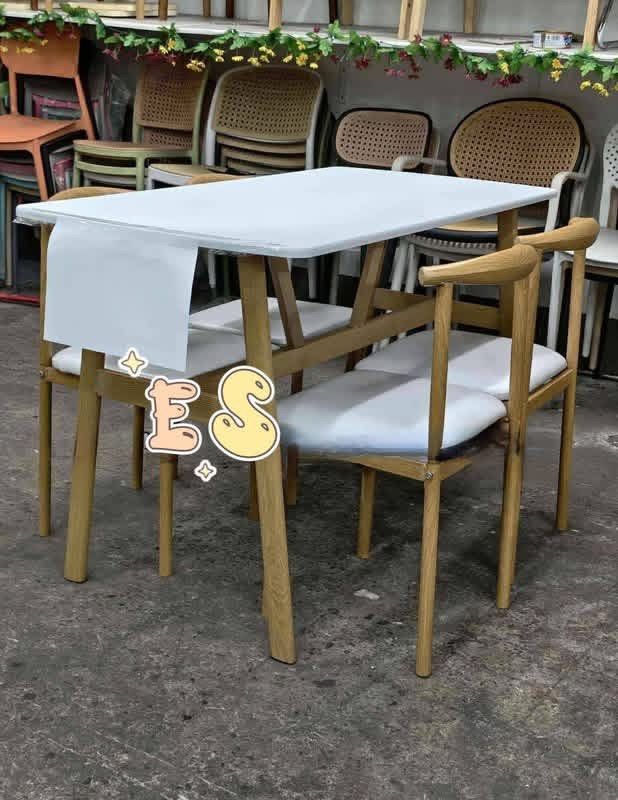 dining set (Category: Table Linen & Textiles) located in Manila. Submitted by carlmark06 (Listing ID 1437404077, Image 2). Description: ➖➖➖➖table set➖➖➖➖ 2900 only.... Brwon，white，wood.