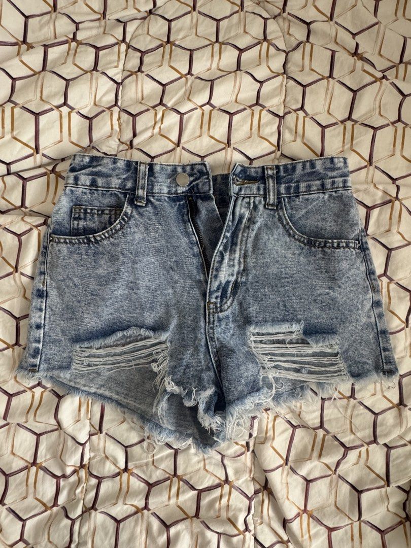 Distressed Denim Shorts with Smiley Patches (Category: Shorts) located in Manila. Submitted by yocindel (Listing ID 1437503549, Image 1). Description: - Distressed denim shorts - Light wash - Button and zipper closure - Front and back pockets - Raw hems - Smiley face patches on back - Perfect for a casual, trendy look.