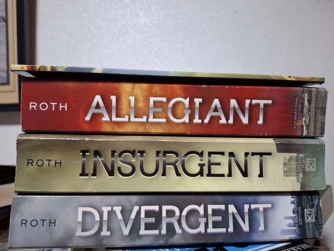 Divergent Series Books by Veronica Roth (Category: Storybooks) located in Paranaque City. Submitted by 14_carla (Listing ID 1437409875, Image 1). Description: - Set of books from the Divergent series by Veronica Roth. - Includes: Divergent, Insurgent, and Allegiant. - International editions. ‼️ with bonus booklet: The World of Veronica Roth's Divergent Series 🪙 price is slightly negotiable! just message me :)) 🛵 delivery shouldered by buyer 📍 