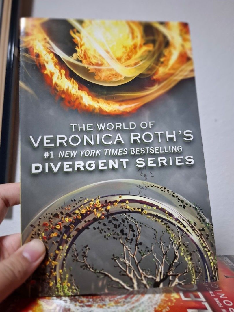 Divergent Series Books by Veronica Roth (Category: Storybooks) located in Paranaque City. Submitted by 14_carla (Listing ID 1437409875, Image 3). Description: - Set of books from the Divergent series by Veronica Roth. - Includes: Divergent, Insurgent, and Allegiant. - International editions. ‼️ with bonus booklet: The World of Veronica Roth's Divergent Series 🪙 price is slightly negotiable! just message me :)) 🛵 delivery shouldered by buyer 📍 