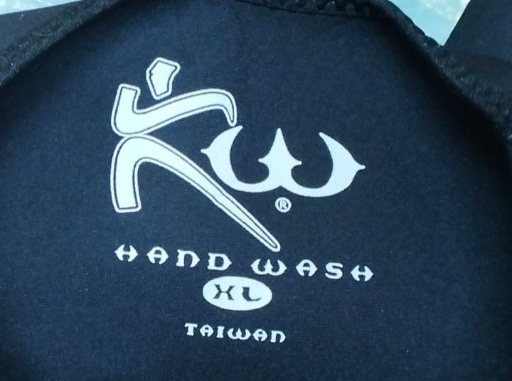 Diving Suit (Category: Water Sports) located in Singapore. Submitted by rainforest_gift_services (Listing ID 1437471069, Image 3). Description: Brand new XL diving suit meet up at 1085 Eunos Ave 7A .