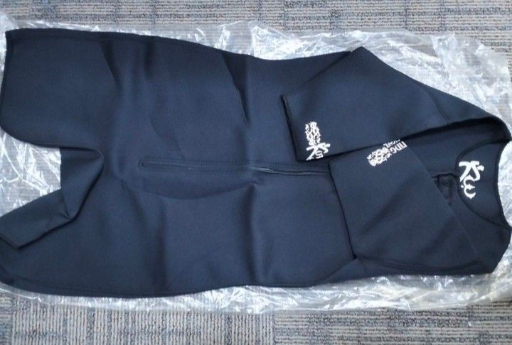 Diving Suit (Category: Water Sports) located in Singapore. Submitted by rainforest_gift_services (Listing ID 1437471069, Image 1). Description: Brand new XL diving suit meet up at 1085 Eunos Ave 7A .