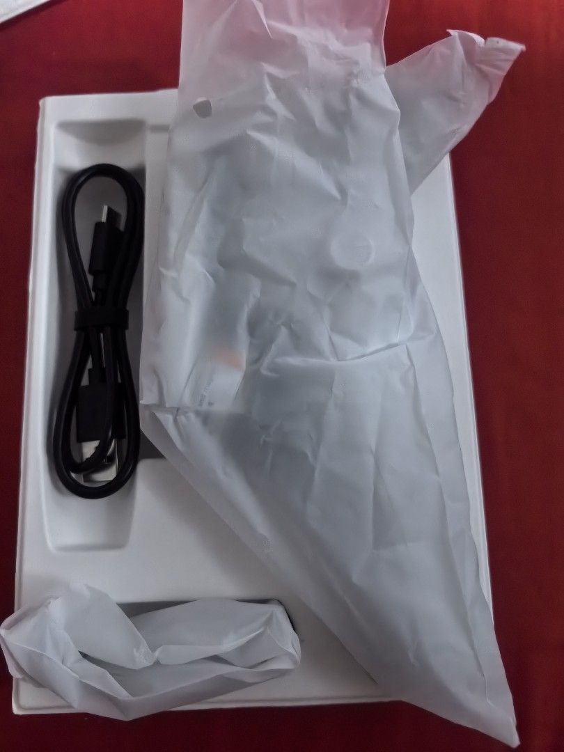 DJI Osmo Mobile 6 (Category: Gimbals & Stabilizers ) located in Bacoor. Submitted by sopiaya_12 (Listing ID 1407541623, Image 2). Description: Dimensions: - Unfolded: 276 × 111.5 × 99 mm - Folded: 189 × 84.5 × 44 mm Weight: - Gimbal: approx. 305 g - Magnetic phone clamp: approx. 25 g Smartphone Compatibility: - Supported weight: 170–290 g -Width: 67–84 mm - Thickness: 6.9–10 mm Battery: - Type: Li-Po 2S - Capacity: 1000 mAh, 7.74 Wh - Charging po