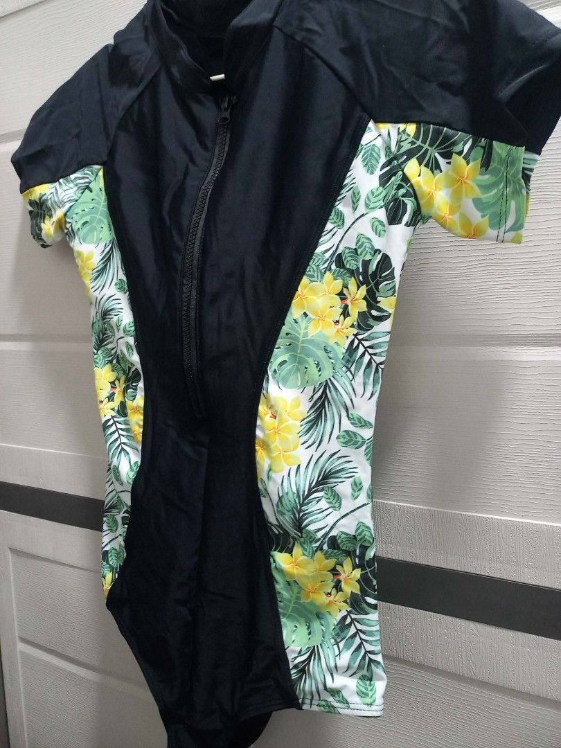 Floral Print Swimsuit - Size M (Category: Bikinis & Swimsuits) located in Marikina City. Submitted by elljav (Listing ID 1437542240, Image 1). Description: get this Black swimsuit with floral print for only 50 pesos - Features a front zipper - Short sleeves - Size: M - Perfect for swimming or beach outings - Made of stretchy material no flaws at all, good condition rfs: moving out sale for shipping or pick up, just pm me.
