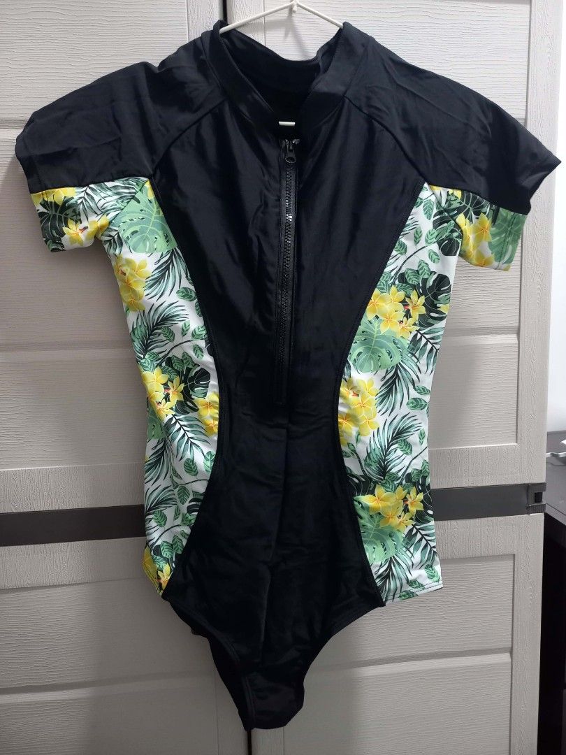 Floral Print Swimsuit - Size M (Category: Bikinis & Swimsuits) located in Marikina City. Submitted by elljav (Listing ID 1437542240, Image 2). Description: get this Black swimsuit with floral print for only 50 pesos - Features a front zipper - Short sleeves - Size: M - Perfect for swimming or beach outings - Made of stretchy material no flaws at all, good condition rfs: moving out sale for shipping or pick up, just pm me.