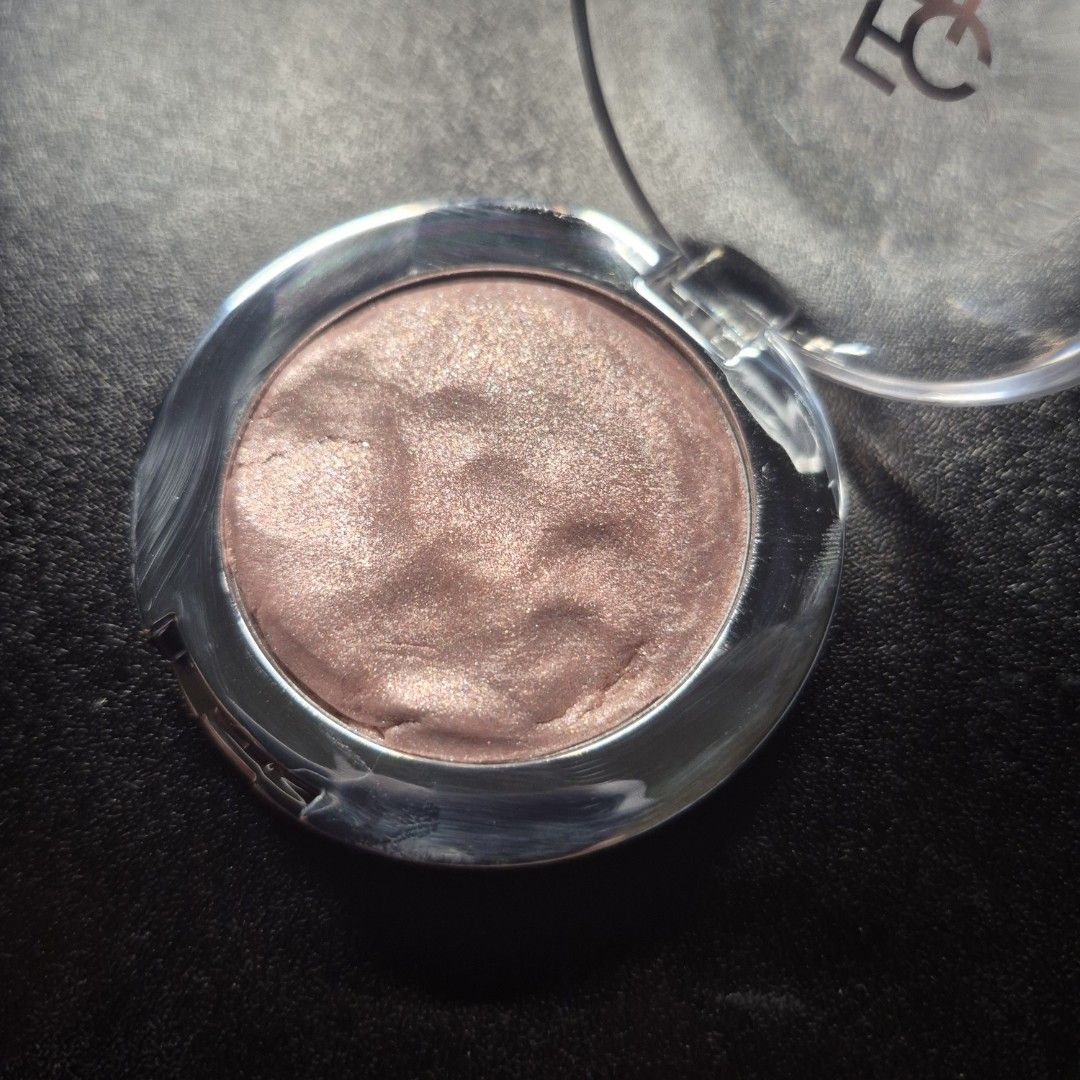 FOCALLURE Galaxy Highlighter in PK04 [FREE SF] (Category: Makeup) located in Baguio. Submitted by hcneyluv (Listing ID 1437500520, Image 3). Description: 📌: baguio city 💸: gcash - 🔖: pink highlighter glittery makeup focallure mochi highlighter.