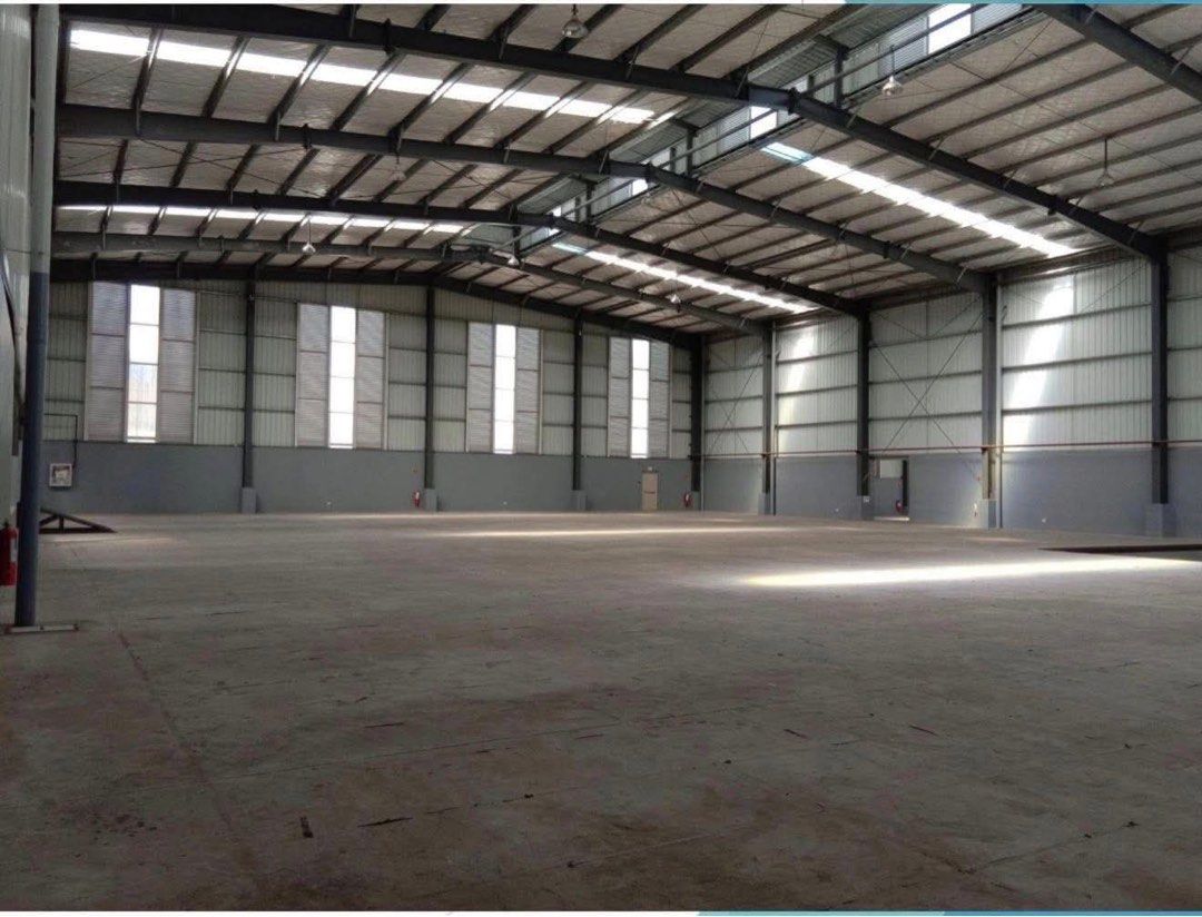 For Lease (Category: Lot) located in Muntinlupa City. Submitted by 1praiserealtyservices (Listing ID 1320872556, Image 1). Description: WAREHOUSES FOR LEASE!!! Location: Laguna 1650sqm per warehouse - 4 available warehouses elevated loading bay PM me for details..