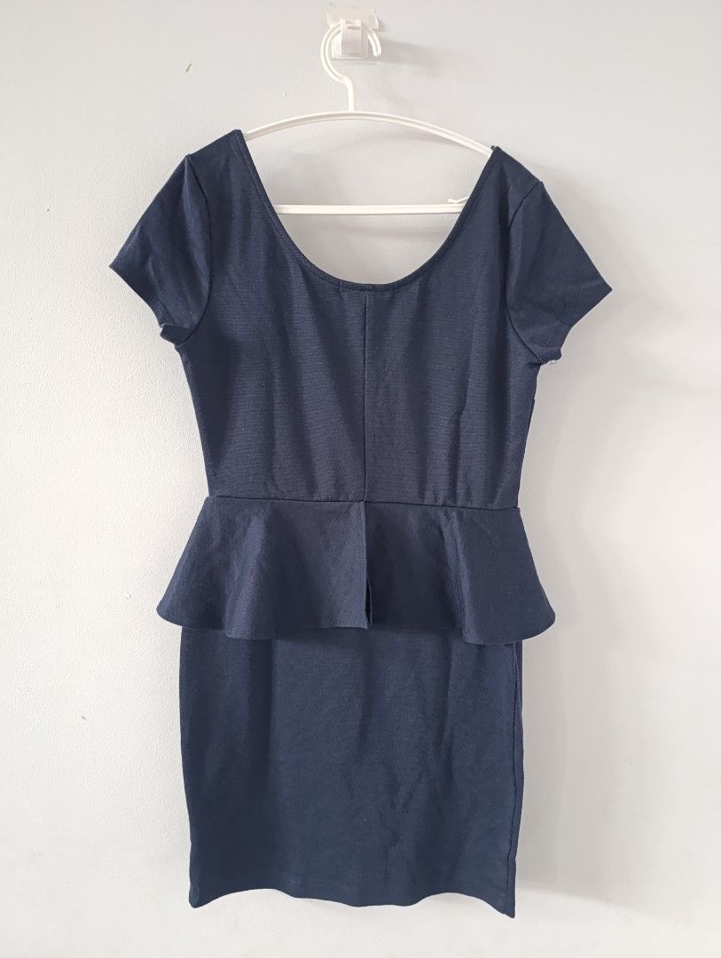 Forever 21 Navy Peplum Dress (Category: Dresses) located in Manila. Submitted by stuffsbybrix (Listing ID 1437484379, Image 2). Description: - Forever 21 navy blue dress - Size: M (best fit to small) - Features: - Peplum waist - Scoop neckline - Short sleeves - Fitted skirt flaws: see 2nd to the last photo (not visible) rfs: decluttering.