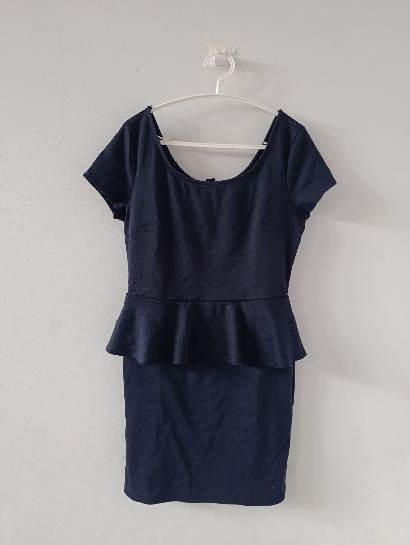 Forever 21 Navy Peplum Dress (Category: Dresses) located in Manila. Submitted by stuffsbybrix (Listing ID 1437484379, Image 1). Description: - Forever 21 navy blue dress - Size: M (best fit to small) - Features: - Peplum waist - Scoop neckline - Short sleeves - Fitted skirt flaws: see 2nd to the last photo (not visible) rfs: decluttering.