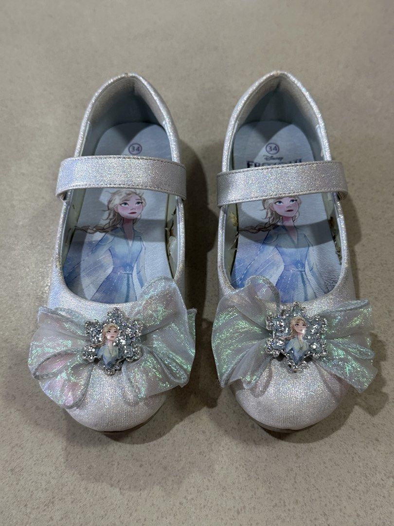 Frozen Elsa Shoes Size 34 20-1/2cm (Category: Babies & Kids Fashion) located in Caloocan City. Submitted by ashleyscorner (Listing ID 1437445269, Image 1). Description: issue lang un un loob ng balat un lang po ok ang rubber hnd tuklap po hindi din malutong - Frozen Elsa shoes - Size 34 - Sparkly white design - Features a bow and Elsa's image - Easy strap closure - Light grey sole - Elsa's image on insole - Ideal for Frozen fans.