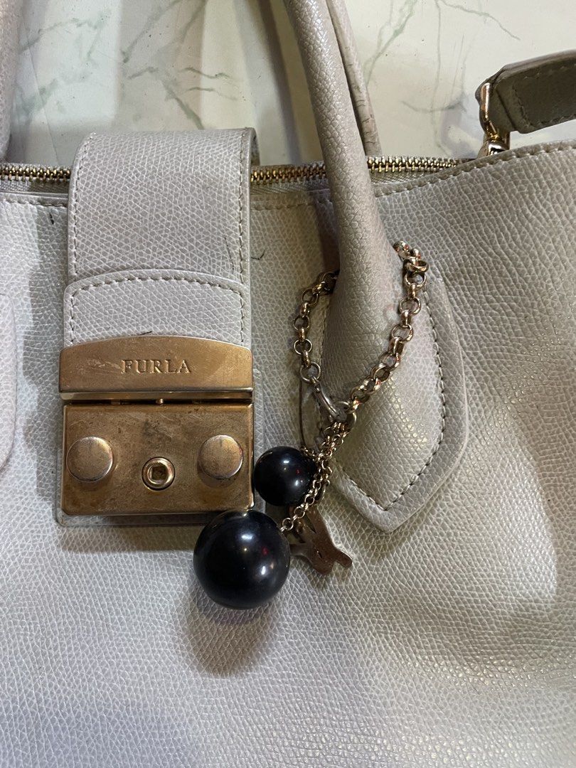 FURLA TOWAY CROSSBODY BAG (Category: Luxury Bags & Wallets) located in Iloilo. Submitted by sweaythrift (Listing ID 1437469739, Image 2). Description: NWT Furla Textured Metropolis Leather Satchel Purse Light Grey .