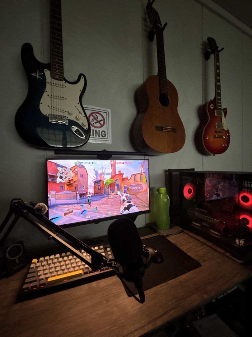 Gaming PC Setup - Monitor, Keyboard, Microphone452012784443074560