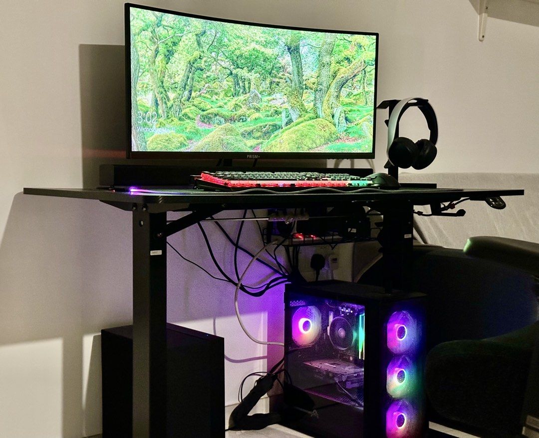 Gaming PC Setup - Monitor, PC, Keyboard, Chair452467554716887040